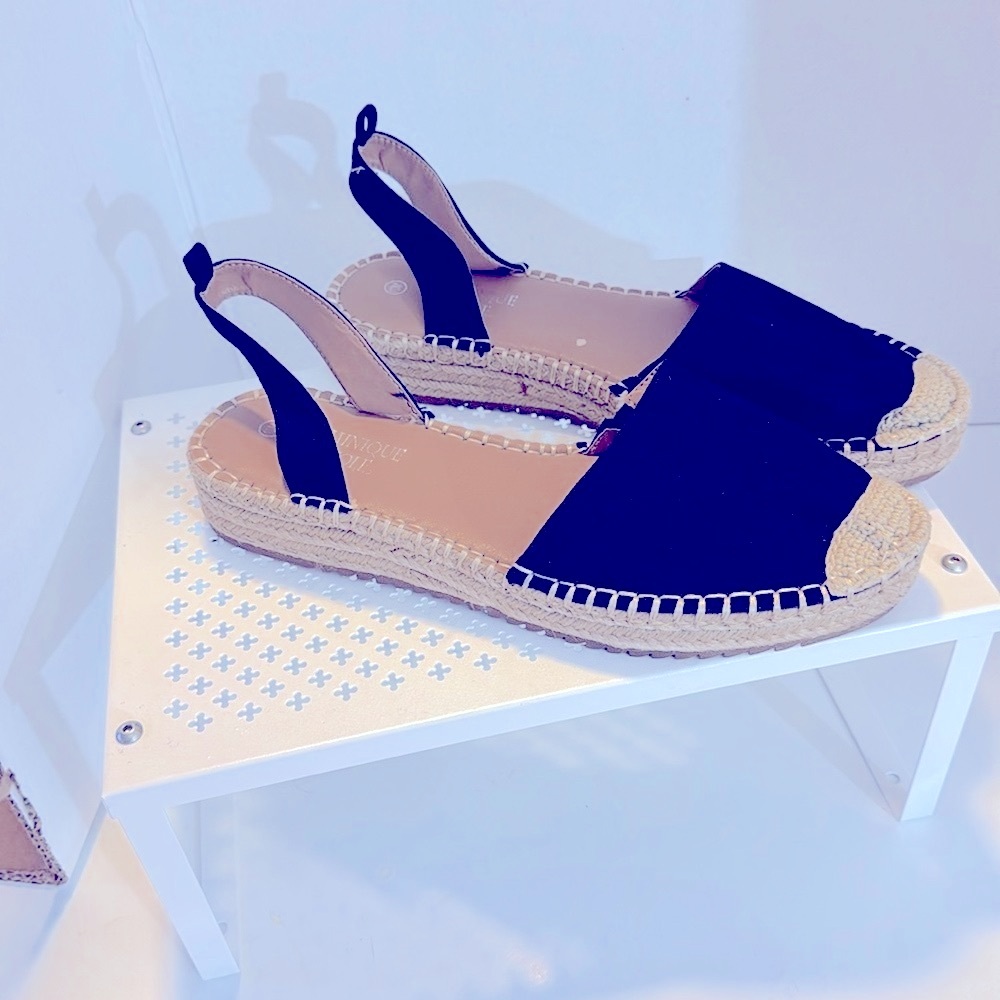 Dominique Nicole Black Espadrille Flats Size 10
Heels 1.5 Inches Wedge Heel